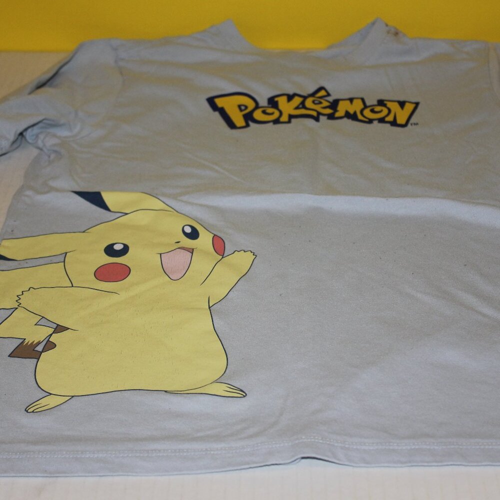 POKEMON SHIRT   TEENAGERS SIZE      READ THE DESCRIPTION